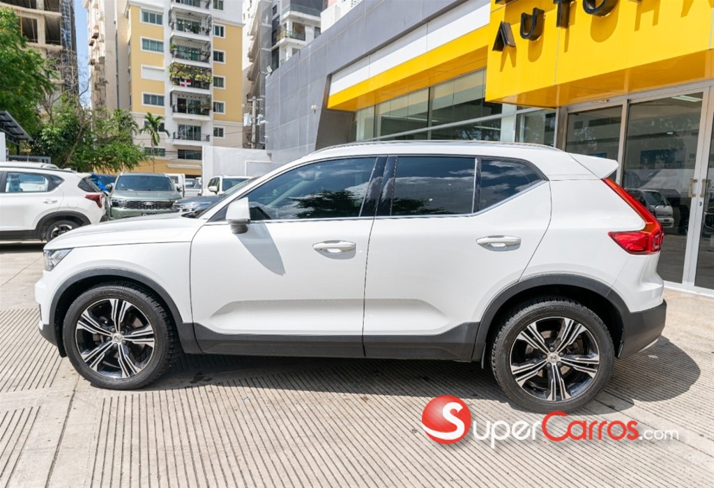 2022 Volvo XC40 T4 Momemtum — foto 3 / 10