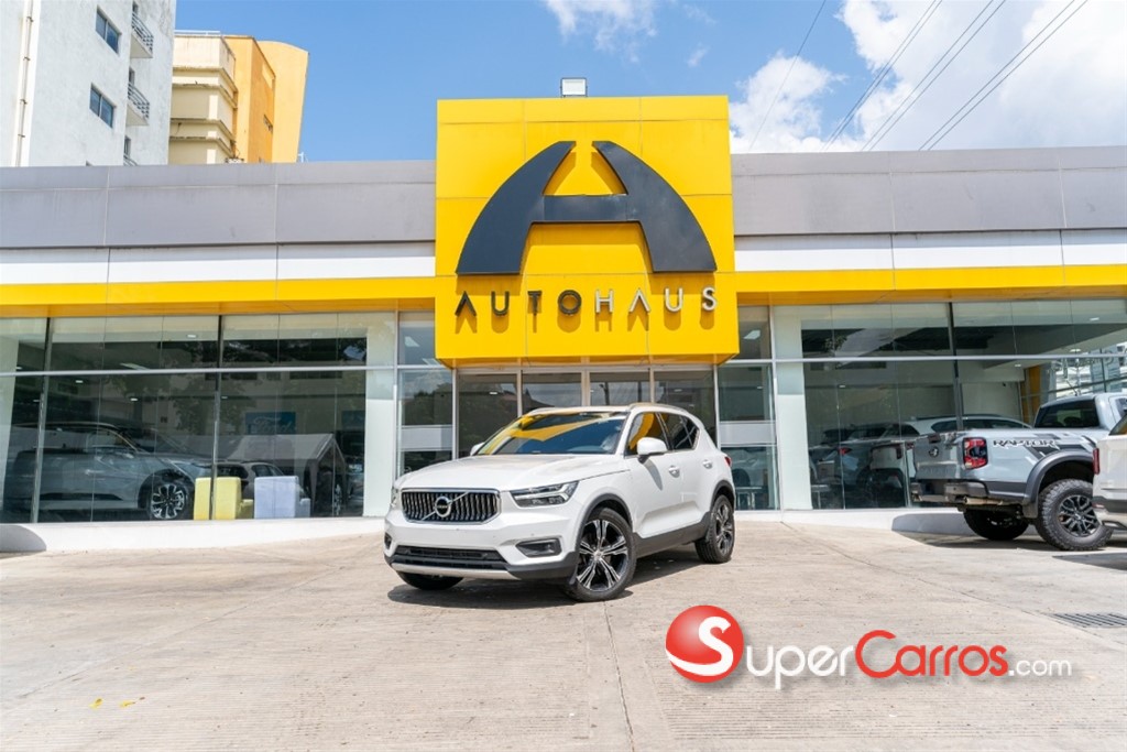 2022 Volvo XC40 T4 Momemtum — foto 5 / 10