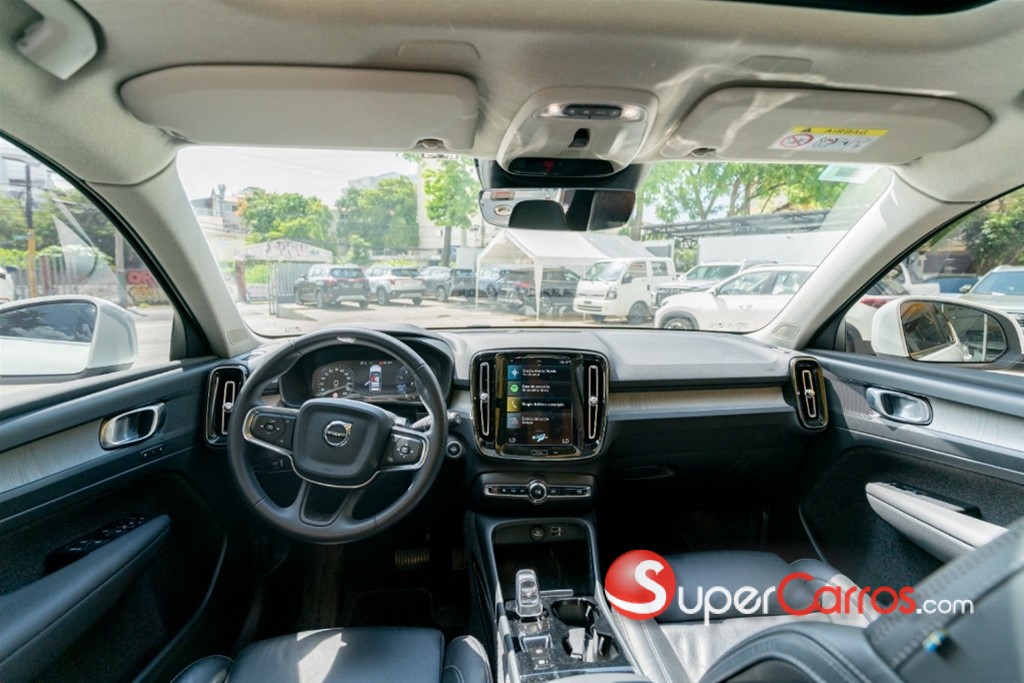 2022 Volvo XC40 T4 Momemtum — foto 8 / 10