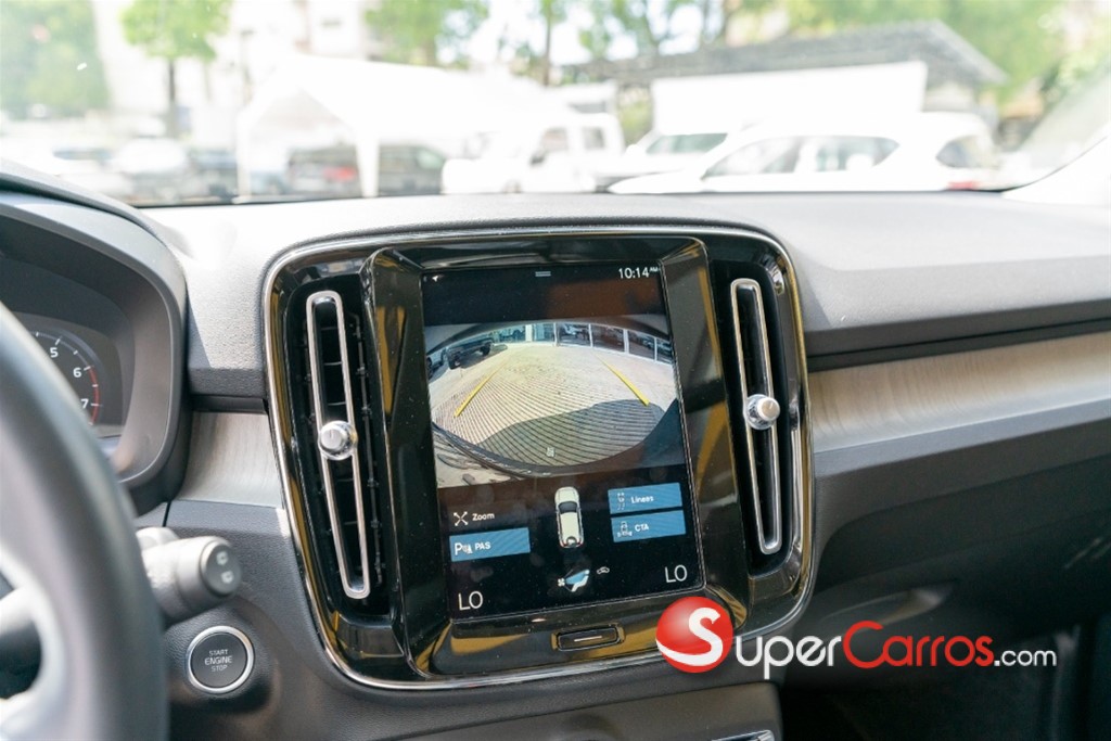 2022 Volvo XC40 T4 Momemtum — foto 9 / 10