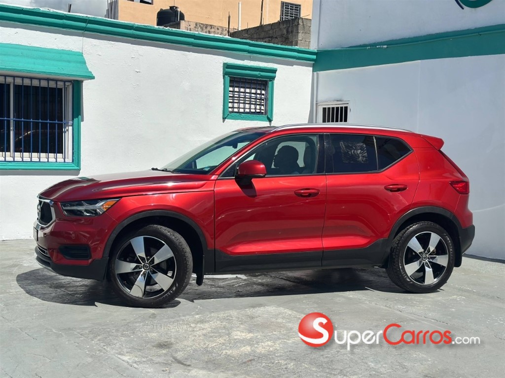 2019 Volvo XC40 Momentum — foto 2 / 12