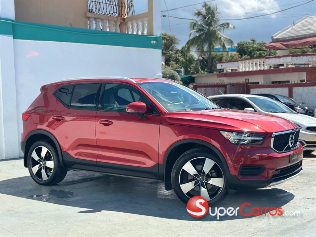 2019 Volvo XC40 Momentum — foto 3 / 12