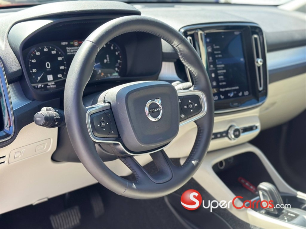 2019 Volvo XC40 Momentum — foto 4 / 12