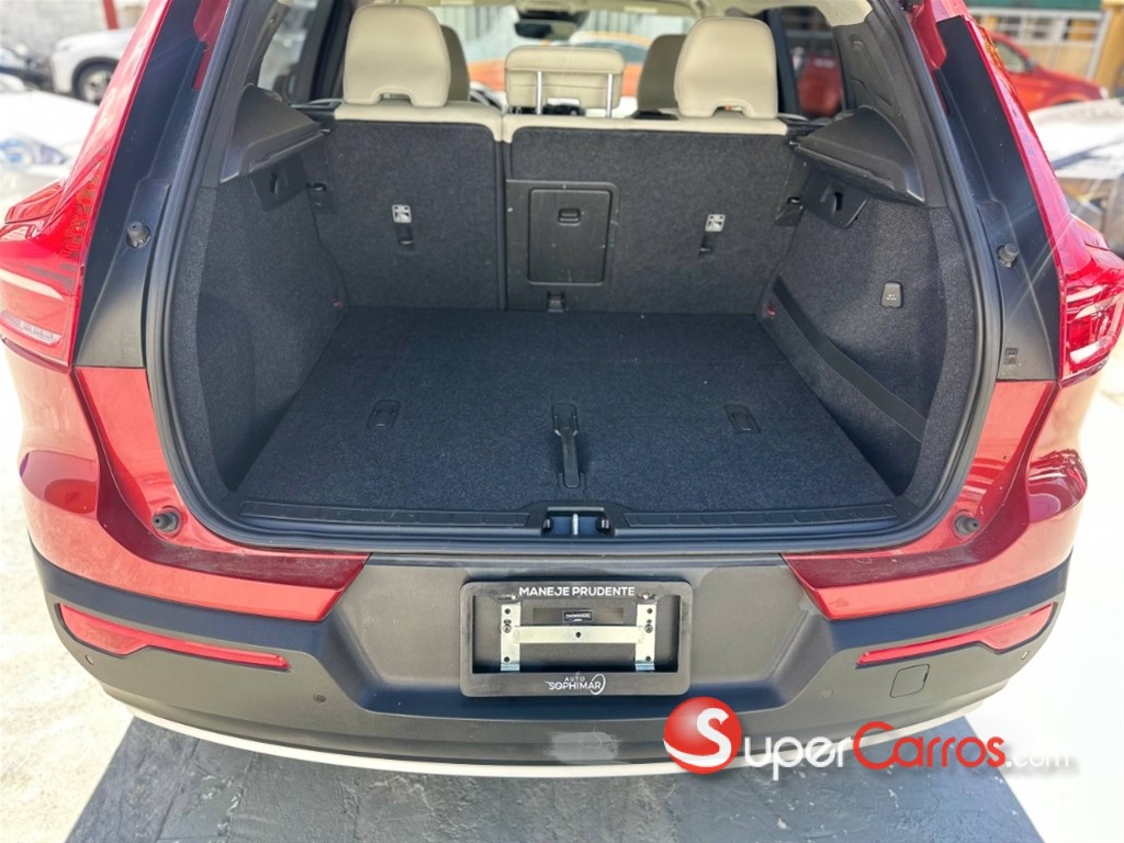 2019 Volvo XC40 Momentum — foto 9 / 12