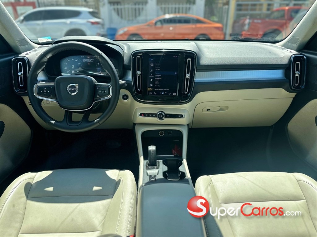 2019 Volvo XC40 Momentum — foto 10 / 12