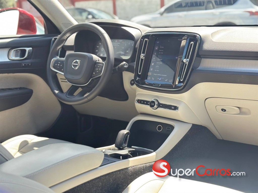 2019 Volvo XC40 Momentum — foto 11 / 12