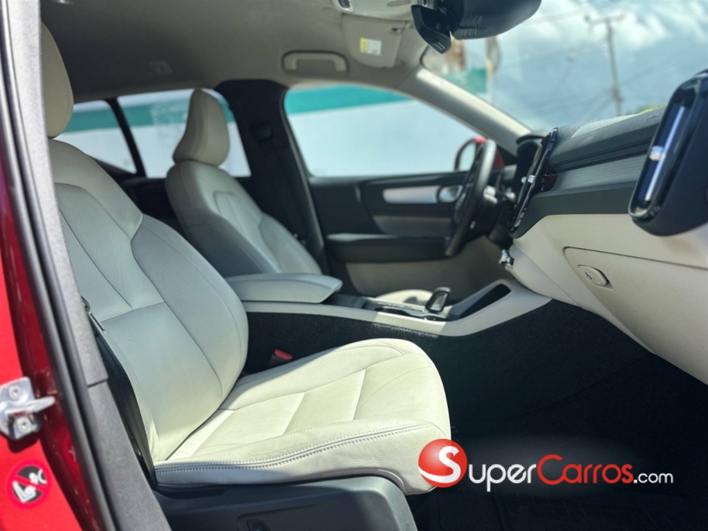 2019 Volvo XC40 Momentum — foto 12 / 12