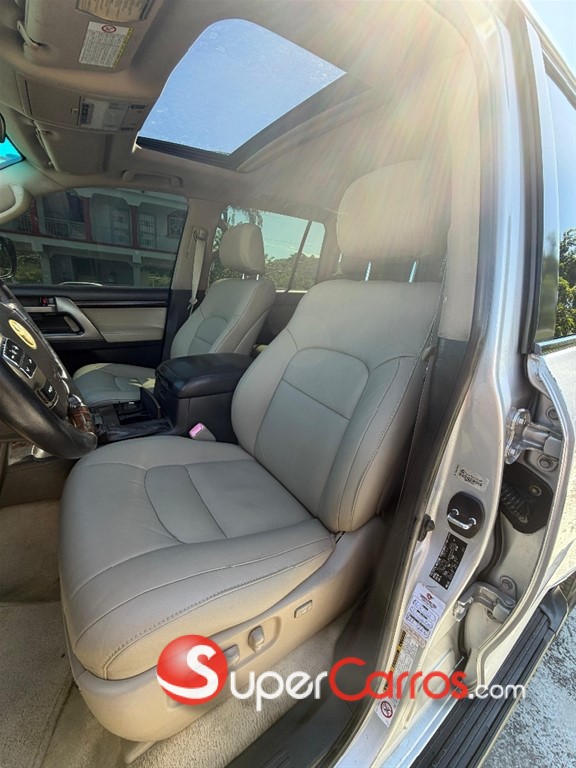 2011 Toyota Land Cruiser 200 VX-R — foto 7 / 9