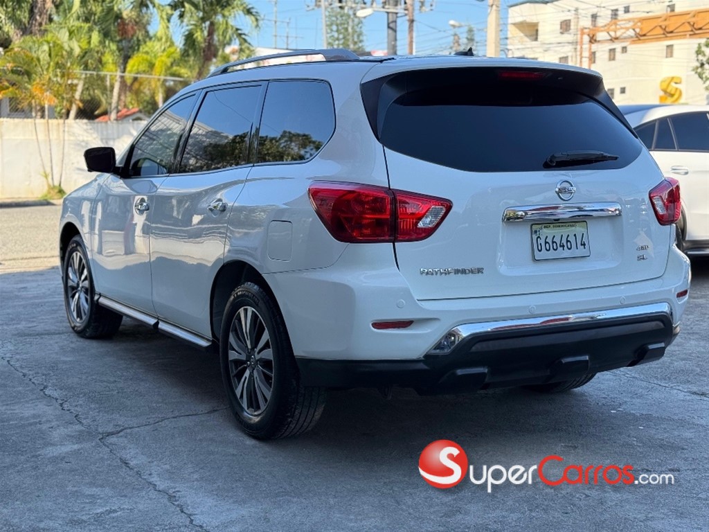 2017 Nissan Pathfinder SL — foto 6 / 11