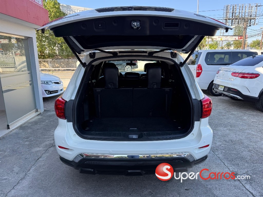 2017 Nissan Pathfinder SL — foto 10 / 11
