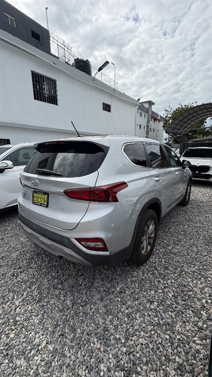 2020 Hyundai Santa Fe SE — foto 4 / 7