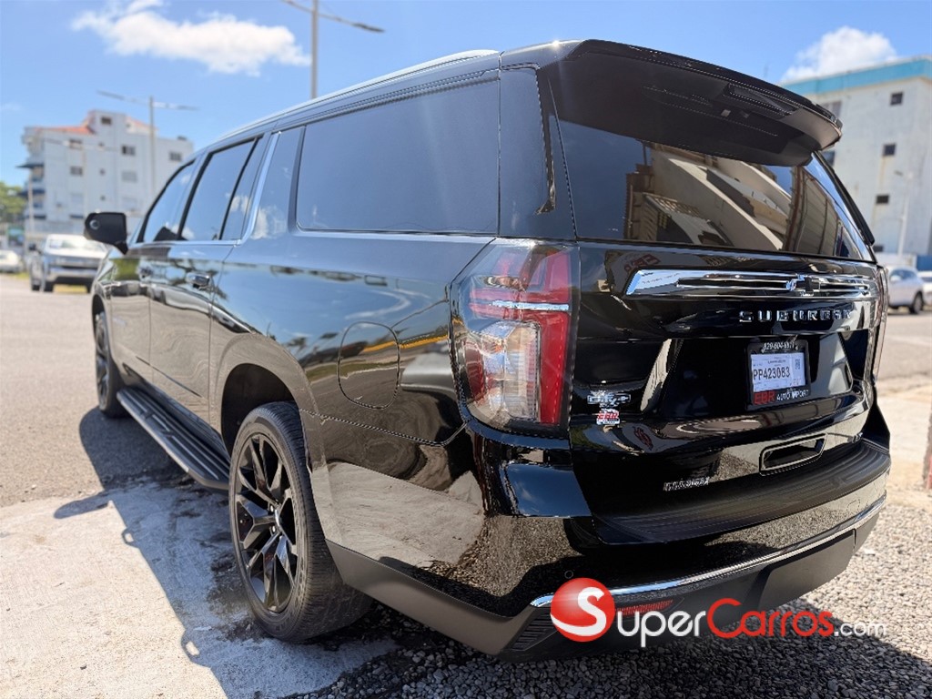 2022 Chevrolet Suburban LT — foto 4 / 9