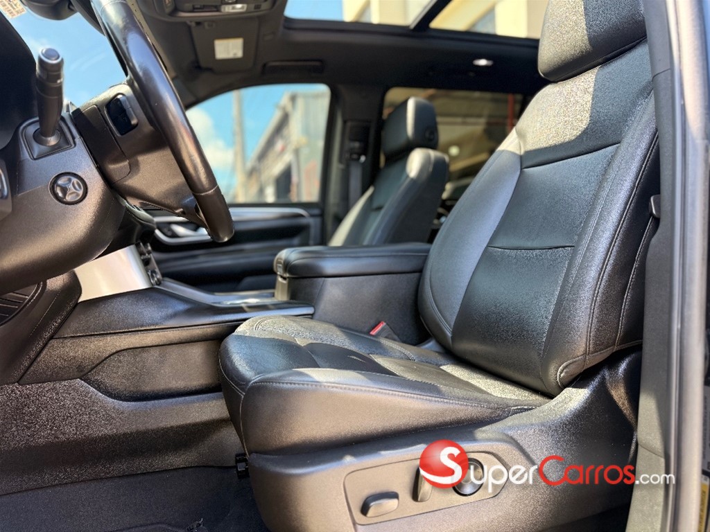 2022 Chevrolet Suburban LT — foto 7 / 9