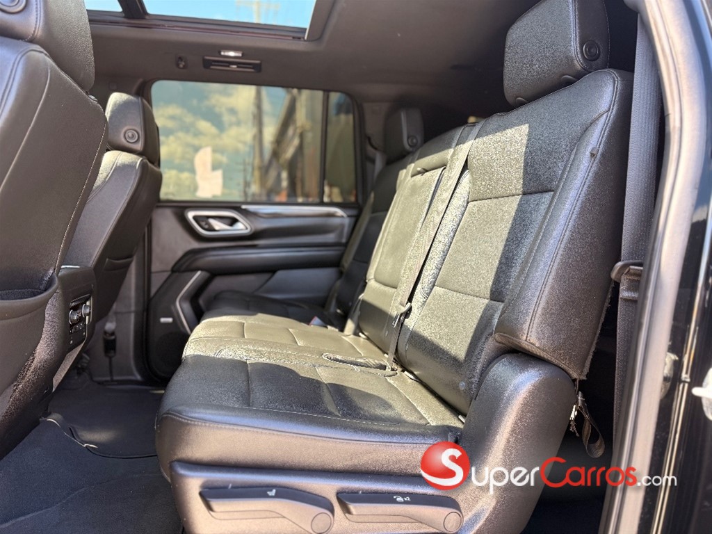 2022 Chevrolet Suburban LT — foto 8 / 9
