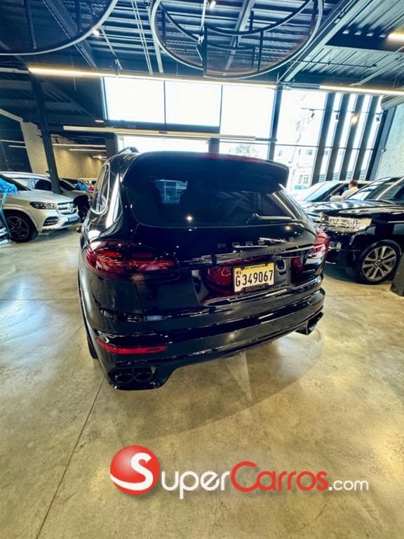2016 Porsche Cayenne GTS — foto 4 / 9