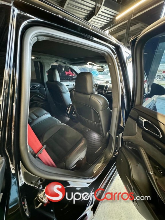 2016 Porsche Cayenne GTS — foto 8 / 9