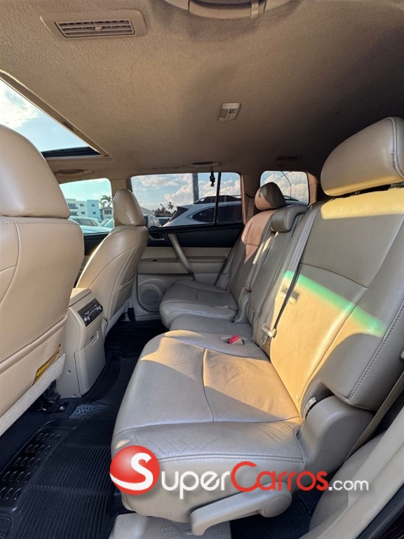 2013 Toyota Highlander SE — foto 9 / 11