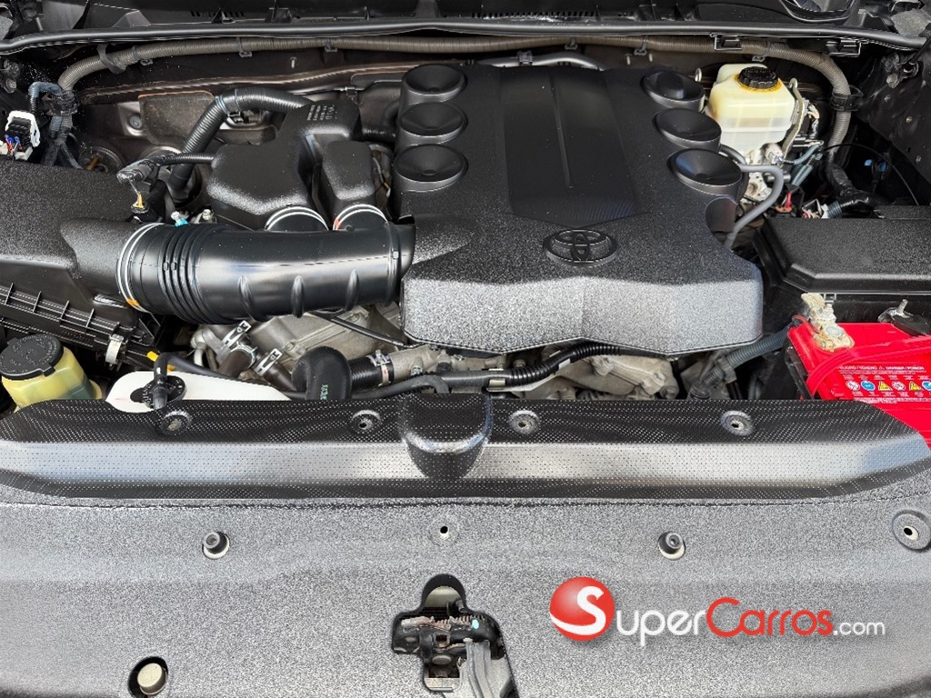 2016 Toyota 4 Runner Limited — foto 9 / 11