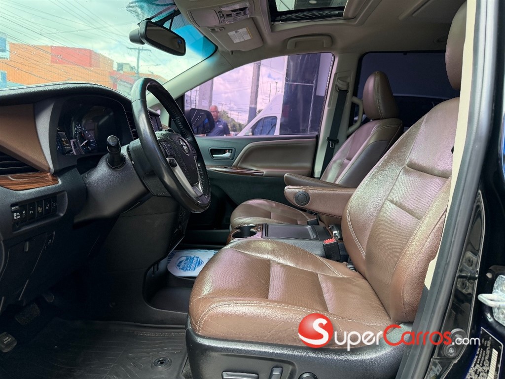 2017 Toyota Sienna Limited — foto 3 / 8