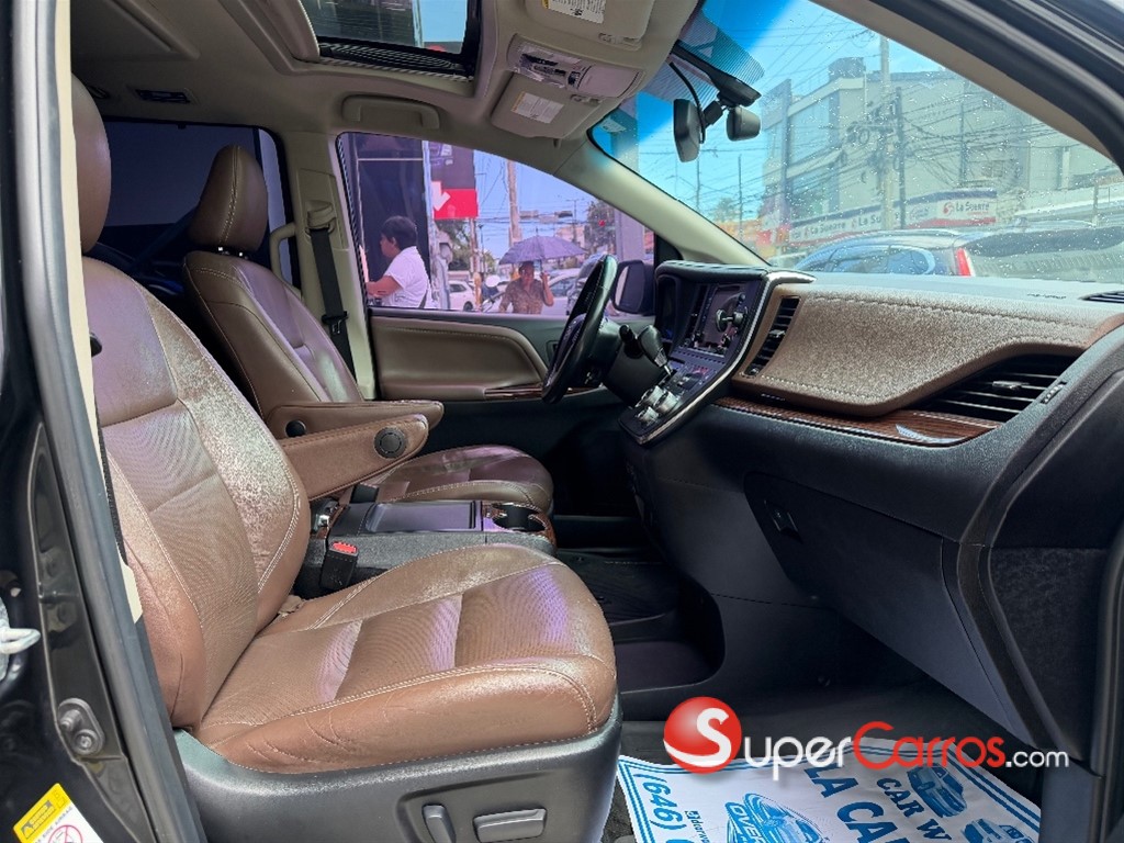 2017 Toyota Sienna Limited — foto 4 / 8