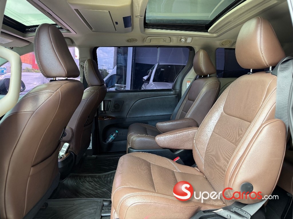 2017 Toyota Sienna Limited — foto 5 / 8