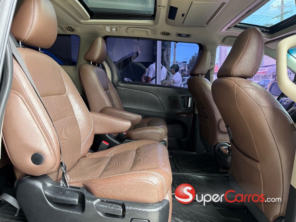2017 Toyota Sienna Limited — foto 6 / 8