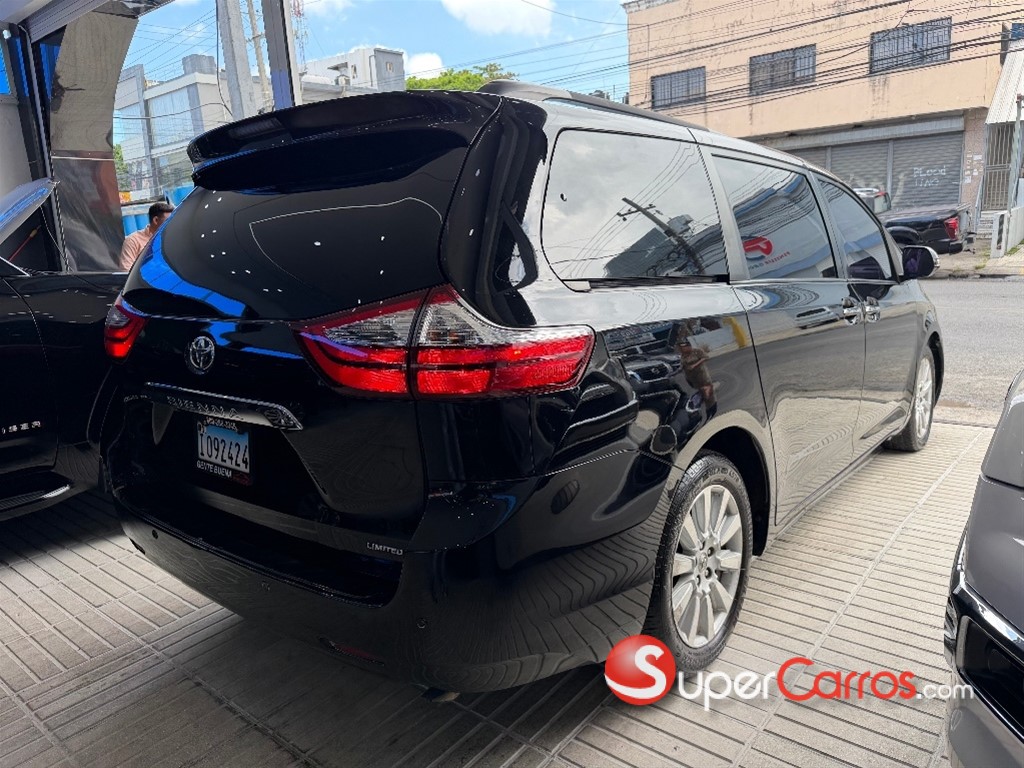 2017 Toyota Sienna Limited — foto 8 / 8