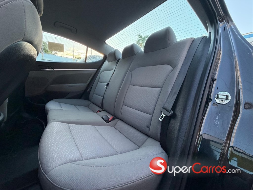 2020 Hyundai Elantra SEL — foto 7 / 9