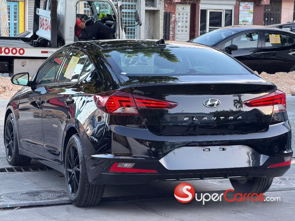 2020 Hyundai Elantra SEL — foto 8 / 9