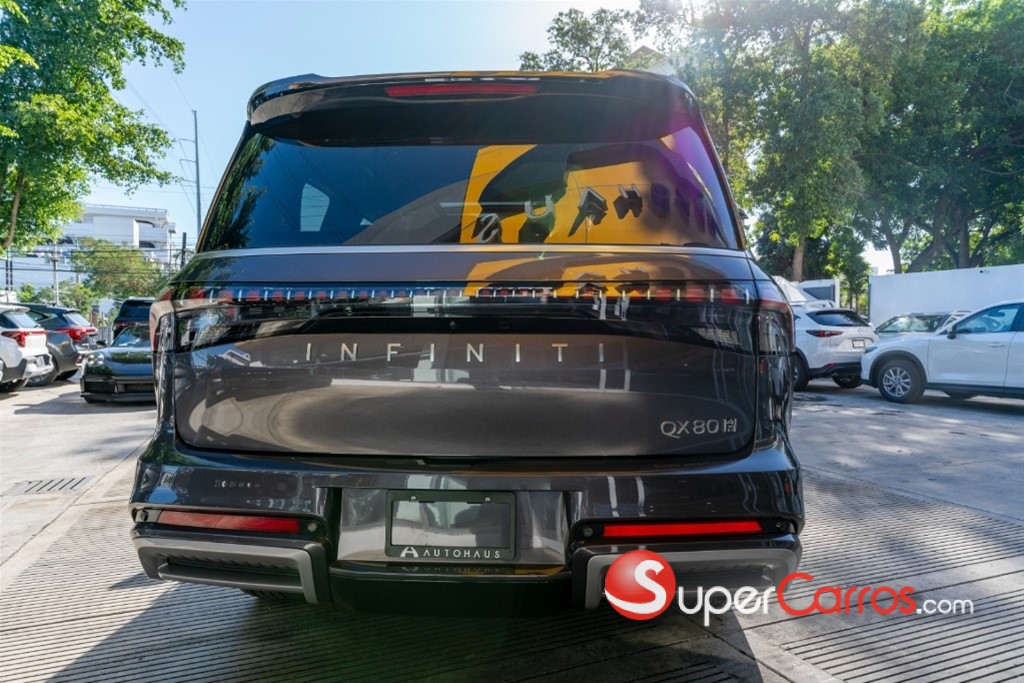 2027 Infiniti QX-80 — foto 10 / 11