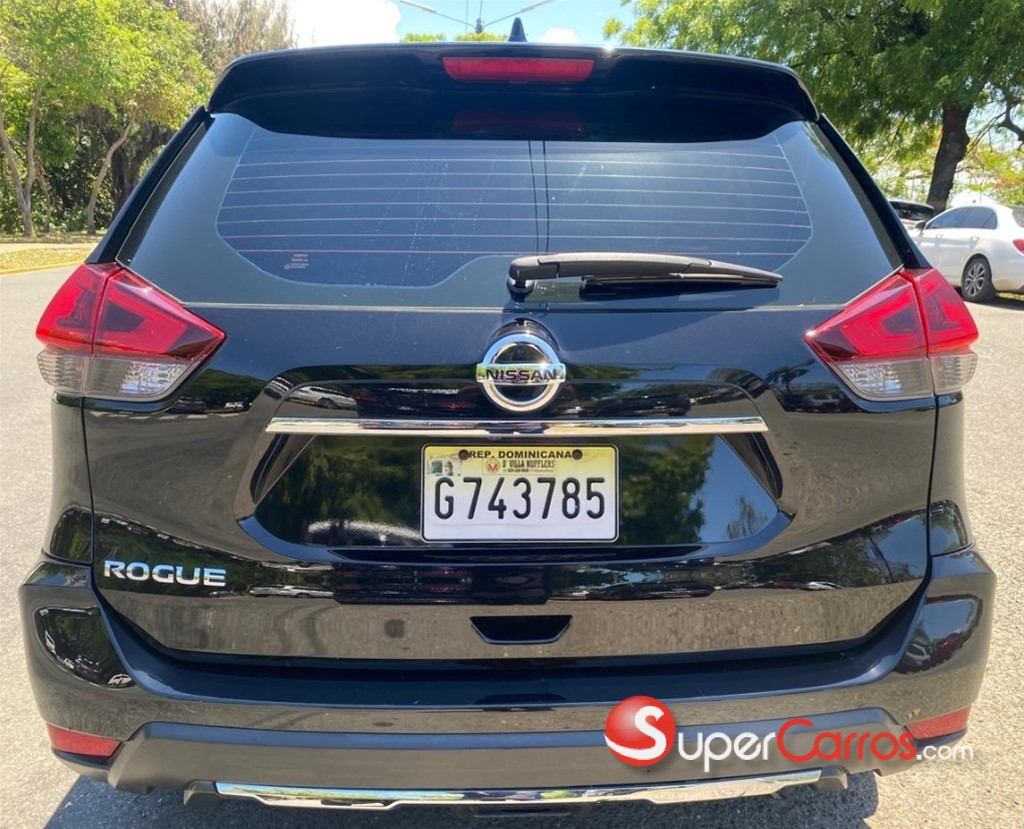 2020 Nissan Rogue SV — foto 6 / 12