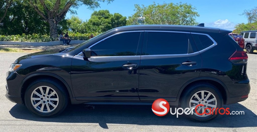 2020 Nissan Rogue SV — foto 7 / 12