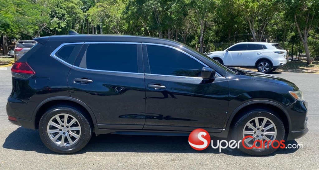 2020 Nissan Rogue SV — foto 8 / 12