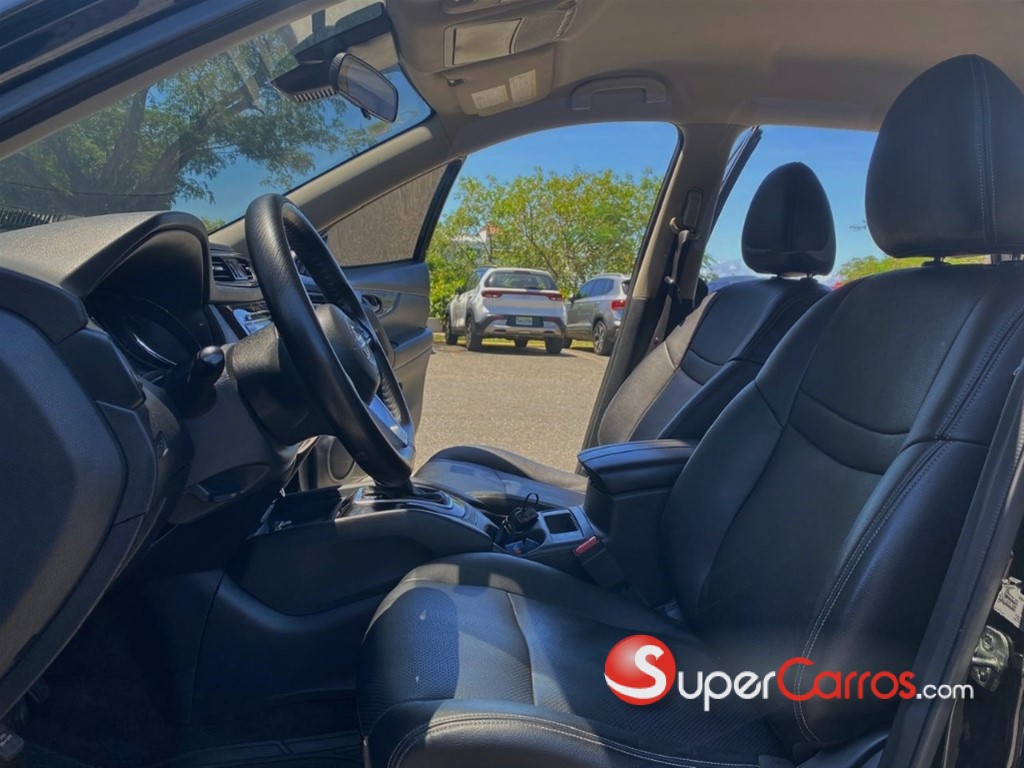 2020 Nissan Rogue SV — foto 9 / 12