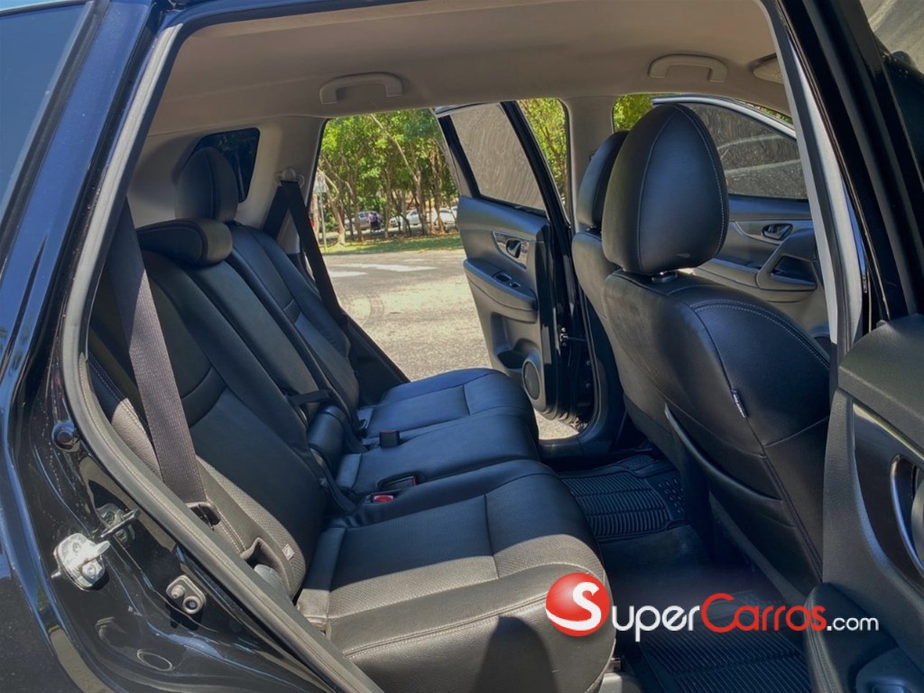 2020 Nissan Rogue SV — foto 10 / 12