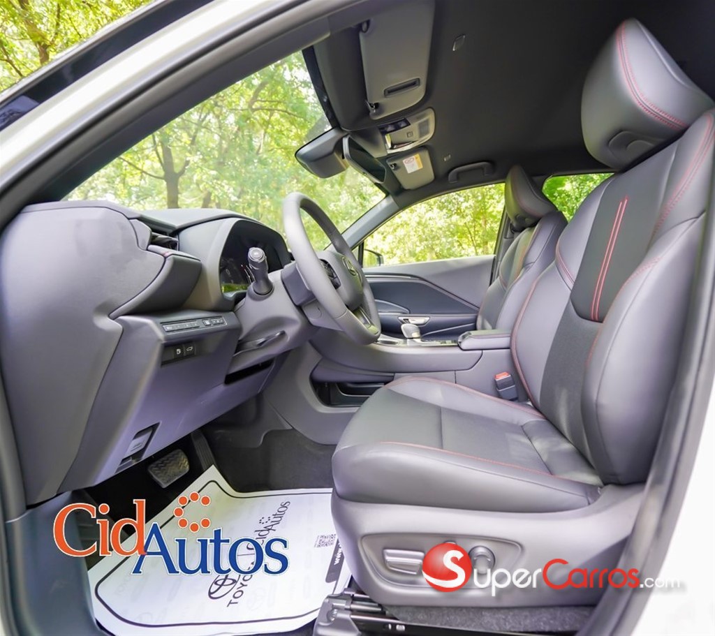 2026 Lexus LBX ActiveFull — foto 10 / 12