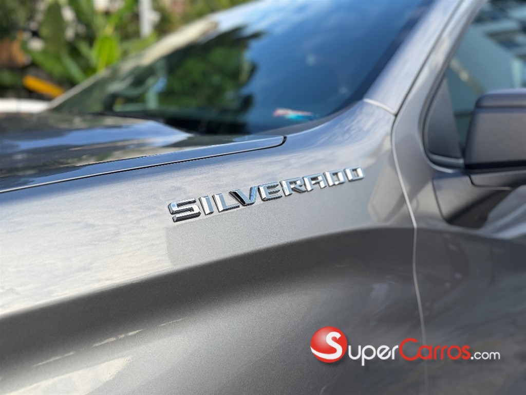 2022 Chevrolet Silverado Custom — foto 2 / 12