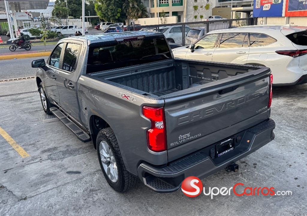 2022 Chevrolet Silverado Custom — foto 3 / 12