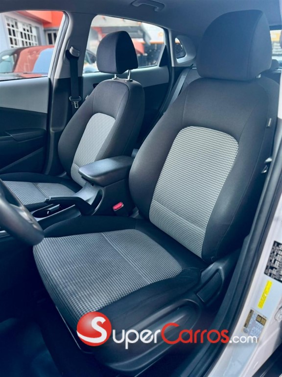 2021 Hyundai KONA — foto 11 / 12