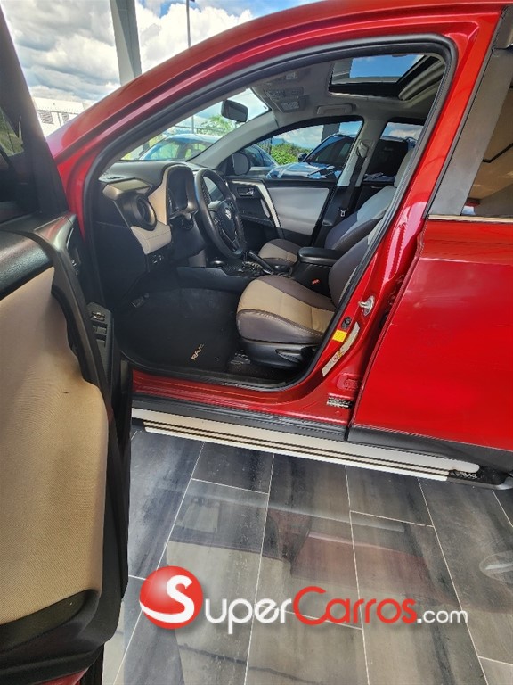 2015 Toyota RAV4 XLE — foto 8 / 12