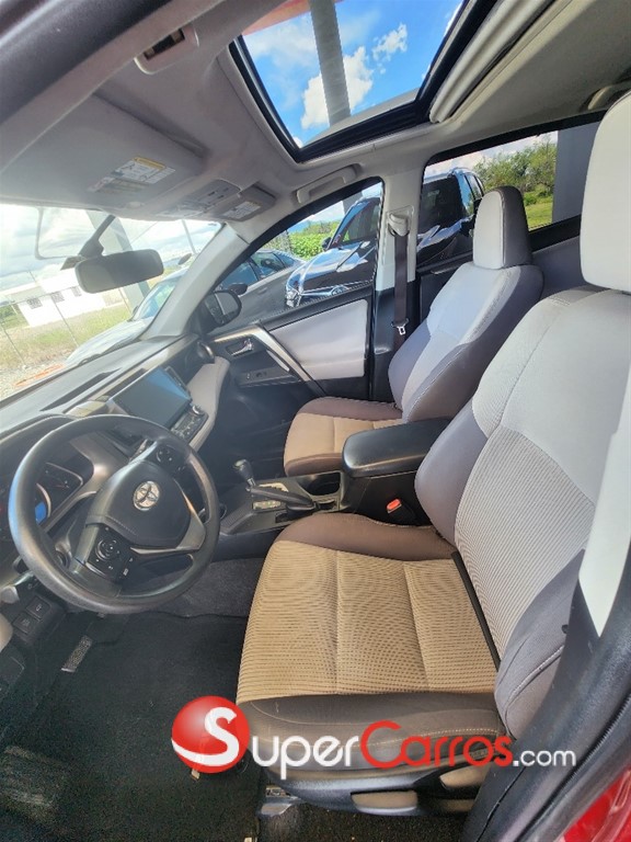 2015 Toyota RAV4 XLE — foto 9 / 12