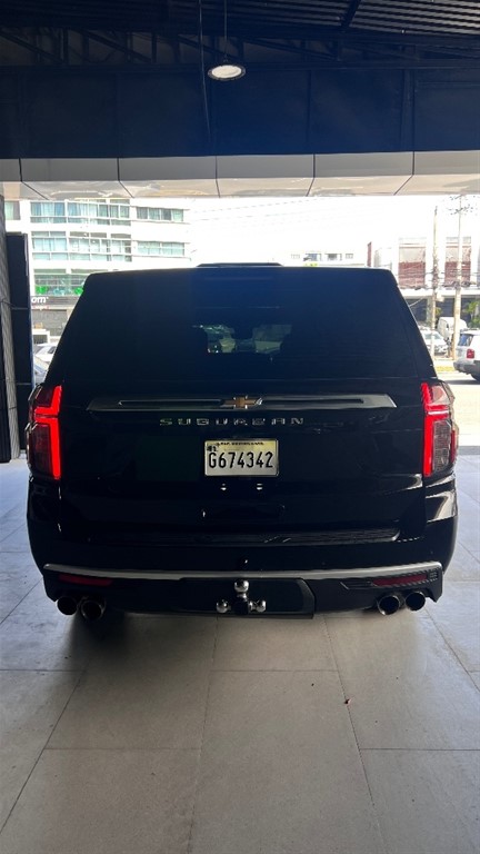 2023 Chevrolet Suburban Highcountry — foto 3 / 12