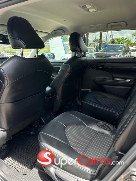 2022 Toyota Highlander LE Plus — foto 6 / 10