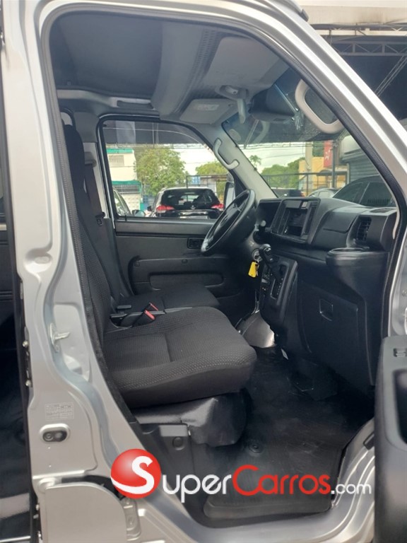 2020 Daihatsu Hijet Minivan — foto 9 / 12