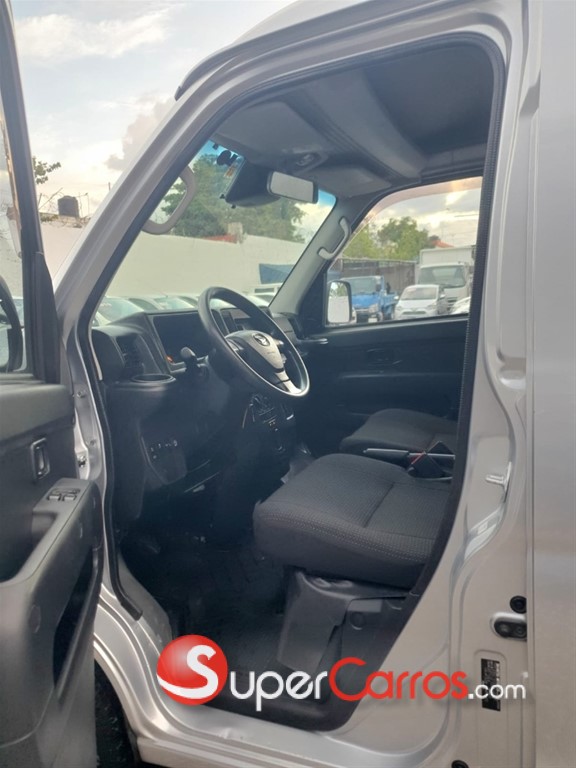 2020 Daihatsu Hijet Minivan — foto 10 / 12
