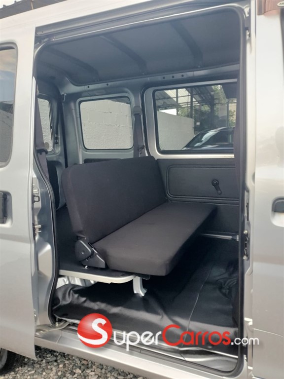 2020 Daihatsu Hijet Minivan — foto 11 / 12