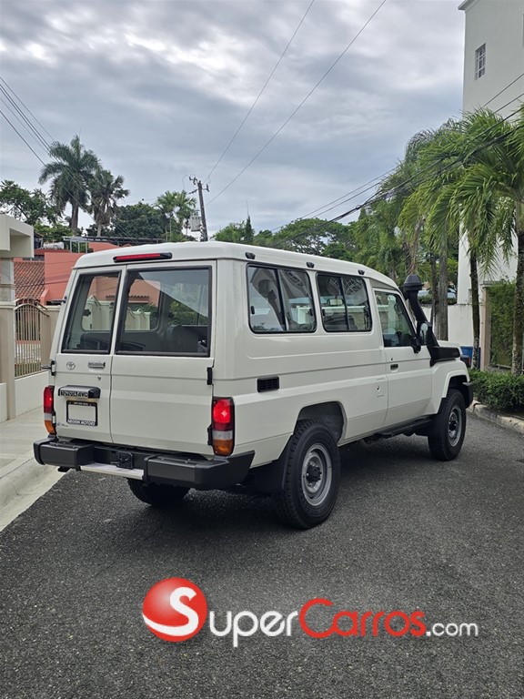 2026 Toyota Land Cruiser Serie 80 — foto 3 / 7