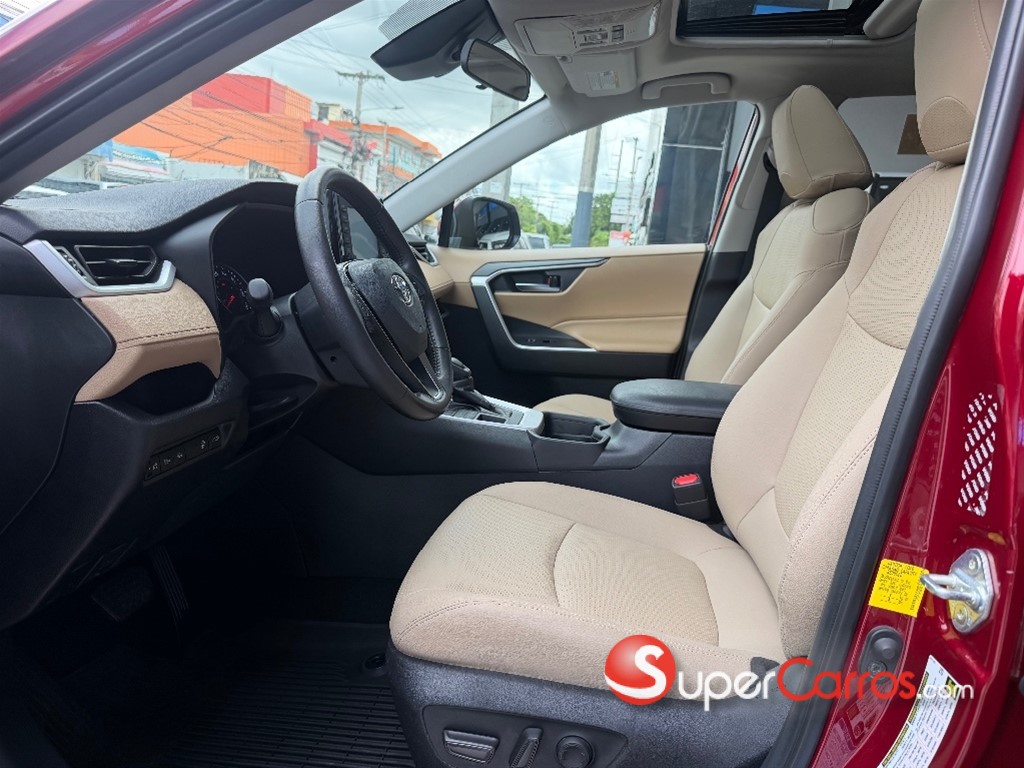 2021 Toyota RAV4 XLE Premium — foto 3 / 10