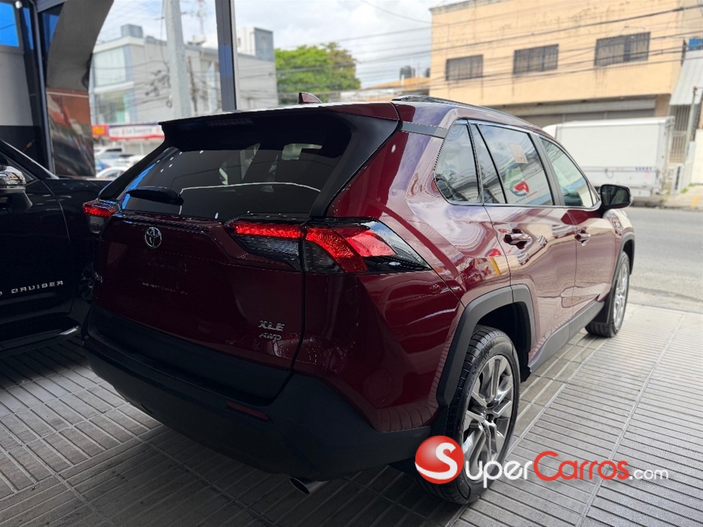 2021 Toyota RAV4 XLE Premium — foto 9 / 10