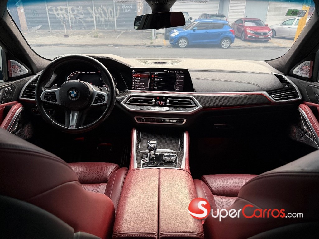 2021 BMW X 6 M50i — foto 5 / 9